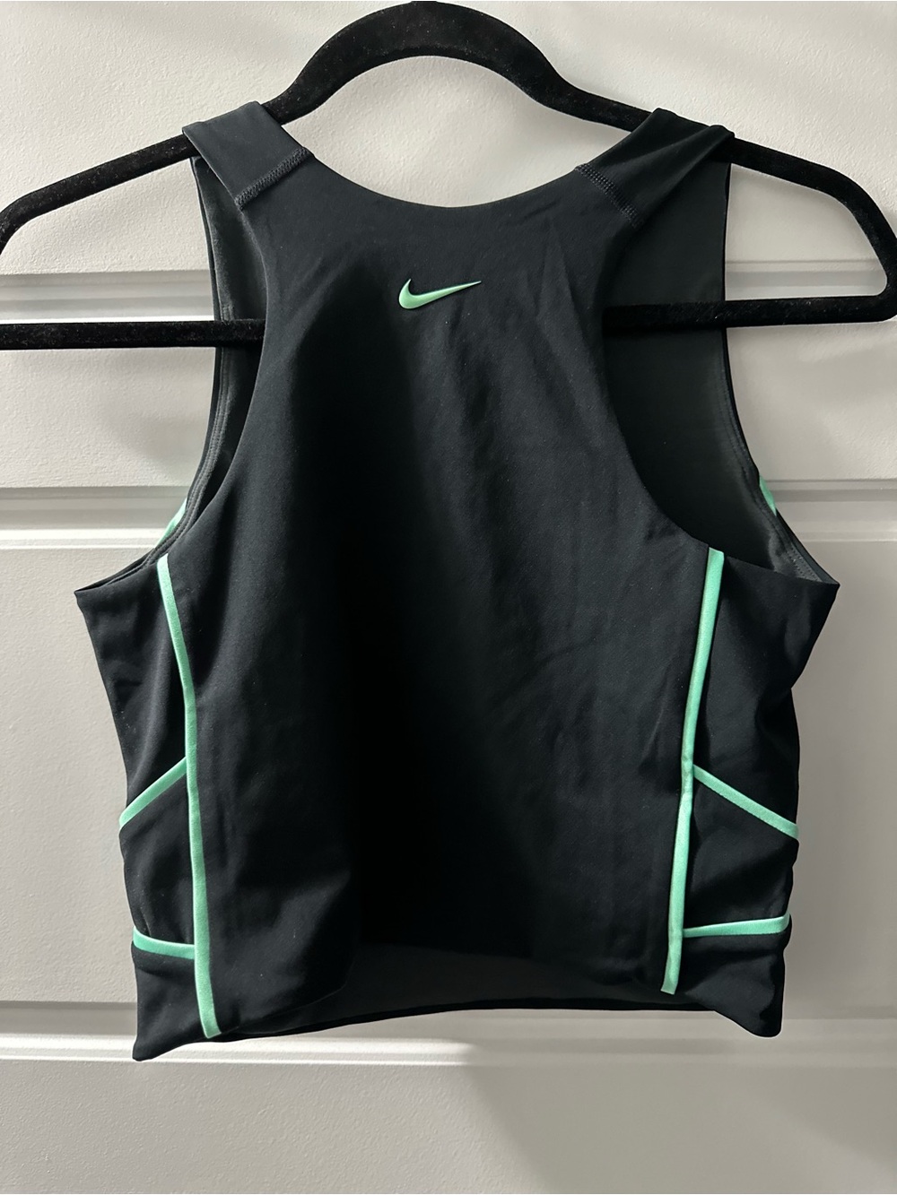 Nike Pro Black Sports Crop Bra with Mint Trim - Picture 2 of 4